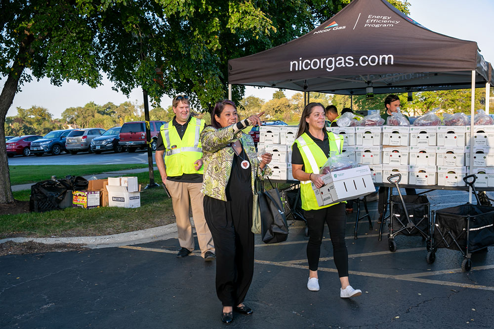 Nicor Gas serves Cicero families alongside State Senator at Grocery and Energy Resource Fair 