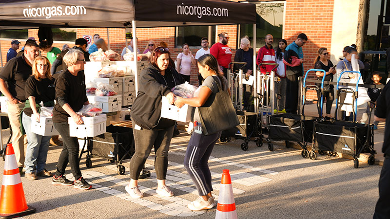 Nicor Gas serves Elgin families alongside State Senator at Grocery and Energy Resource Fair